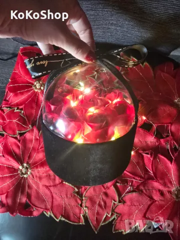 Кутия с рози и LED светлини/седем рози в луксозна кутия със светлини, снимка 2 - Декорация за дома - 49462761