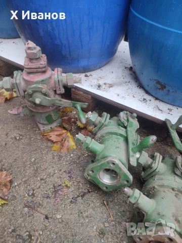 регулиращ ръчен кран с няколко изхода 