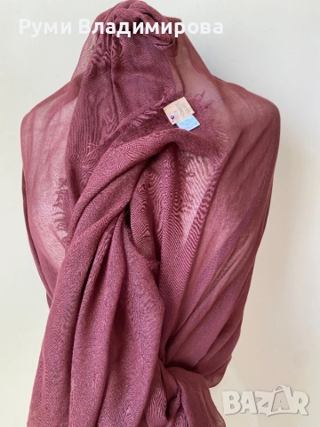 Тъмночервен шал Beck Sondergaard от 90 %  и 10 % кашмир, снимка 3 - Шалове - 53601730
