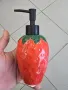 дозатори и сапунерки ягода, снимка 1