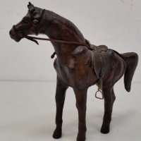 Стара фигура на кон с естествена кожа, снимка 1 - Антикварни и старинни предмети - 27948963