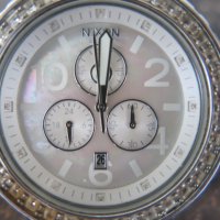 Дамски часовник Nixon Minimize The 42-20 Chronograph със Swarovski кристали, снимка 3 - Дамски - 43398933