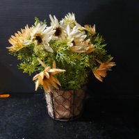 Изкуствени цветя в метална кашпа, снимка 4 - Изкуствени цветя - 35349563