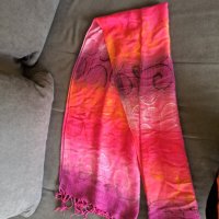 Дамски шал с ресни цикламени цветове, снимка 2 - Шалове - 43005792