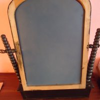 Красиво малко шкафче с огледало, снимка 5 - Антикварни и старинни предмети - 35472488