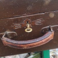 Дървен куфар със заключване и кожена дръжка , снимка 18 - Антикварни и старинни предмети - 43905101