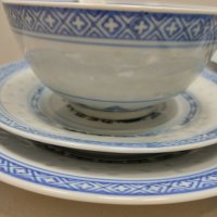 Китайски оризов порцелан. Сет от 2 купи, 4 чинии+мини чайник с подложка., снимка 7 - Сервизи - 38776377