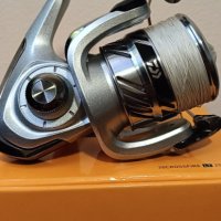 Риболовна макара Daiwa Crossfire 2500, снимка 1 - Макари - 44002623