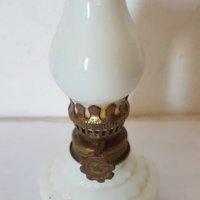 Красива малка бяла порцеланова лампа, снимка 5 - Антикварни и старинни предмети - 32413826