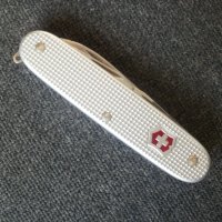 Швейцарско ножче нож victorinox войнишко military, снимка 1 - Ножове - 44015029