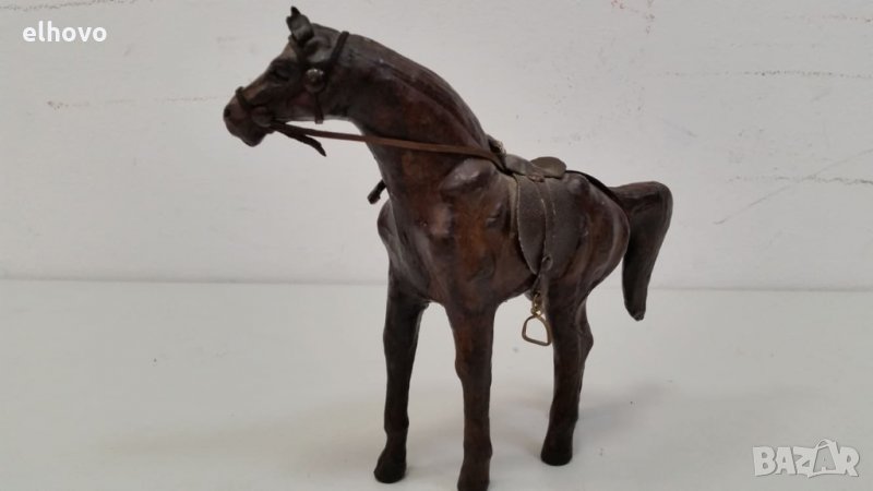 Стара фигура на кон с естествена кожа, снимка 1