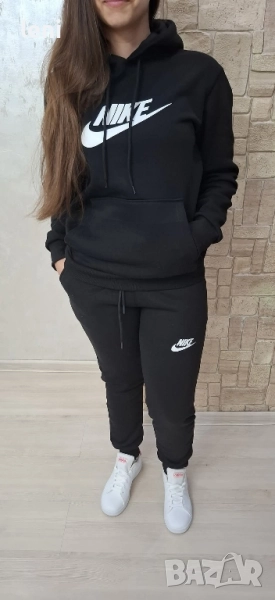 нови дамски ватирани екипи nike , снимка 1