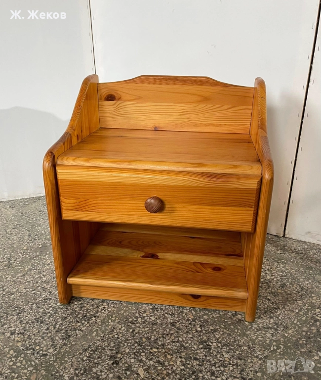 Масивно нощно шкафче, снимка 1