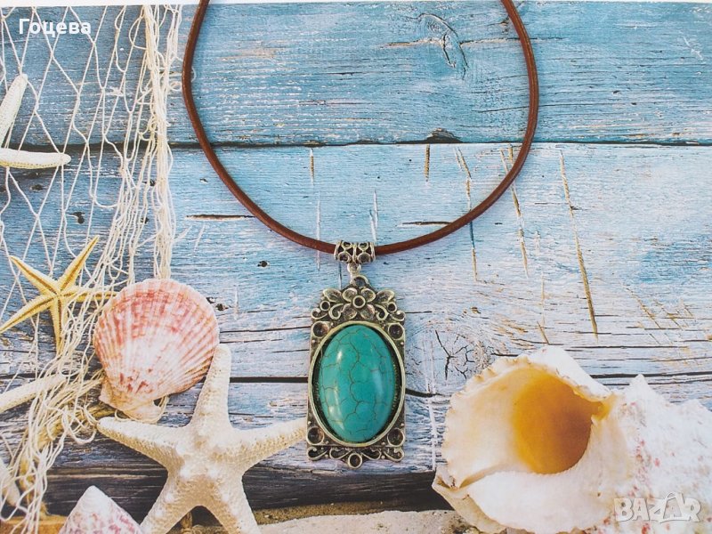 Страхотно колие с медальон в сребърен цвят с красив голям Тюркоаз и верижка от естествена кожа, снимка 1