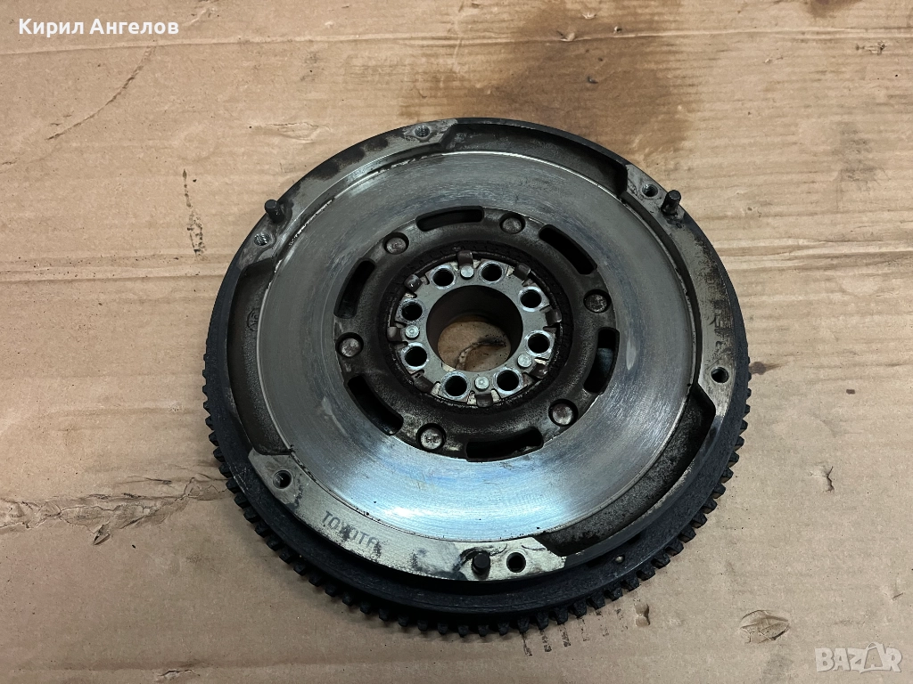 Демпферен маховик за Toyota Avensis T25 2.0 D-4D (5 скорости), снимка 1