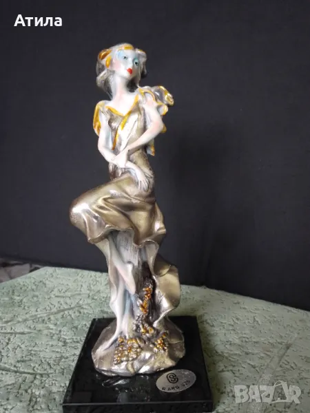 порцеланова статуетка 19/8 см посребрена, снимка 1