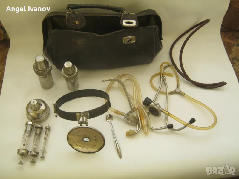 Стара докторска, лекарска чанта с принадлежностите от 60 те години, снимка 1