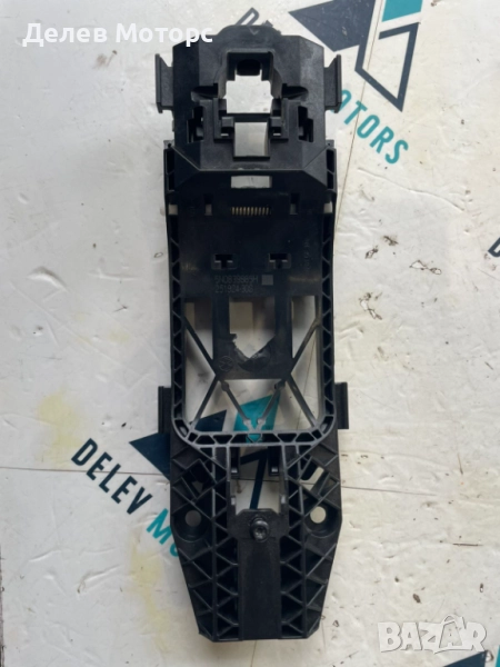 Основа за предна дясна дръжка 5N0839885H от Skoda Karoq 1.5 TSI двигател DXDB, 150 кс., снимка 1