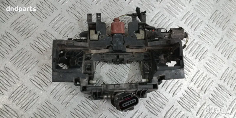 Основа дръжка врата Audi A8 2005г.(предна лява)	, снимка 1