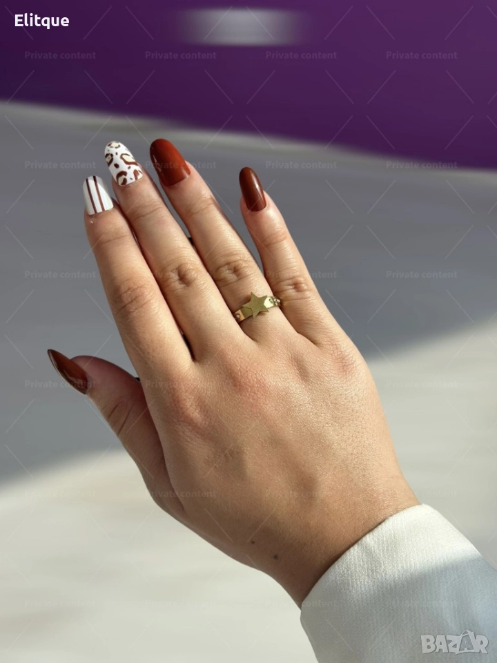 Златист дамски пръстен от медицинска стомана с изискана декорация звезда и блестящи камъни, снимка 1