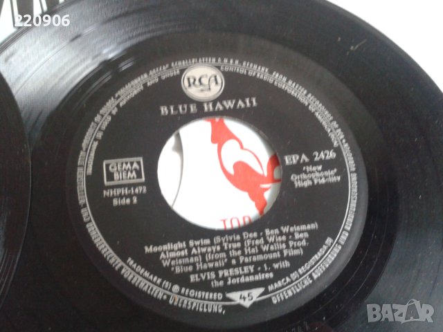 Две малки плочи на Elvis Presley Viva Las Vegas/Blue Hawaii, снимка 3 - Грамофонни плочи - 43280688