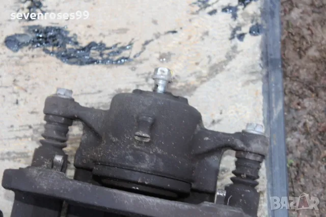 Спирачен апарат преден десен Форд Фиеста 6 2011 1.4tdci 68hp Ford Fiesta 6, снимка 2 - Части - 48315274