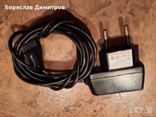Продавам ново зарядно и слушалки за телефон SAMSUNG, снимка 3 - Оригинални зарядни - 32411747