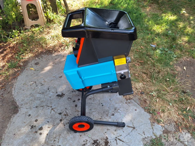 Дробилка за клони Gardena самопоемаща с валове, снимка 5 - Градинска техника - 50997072