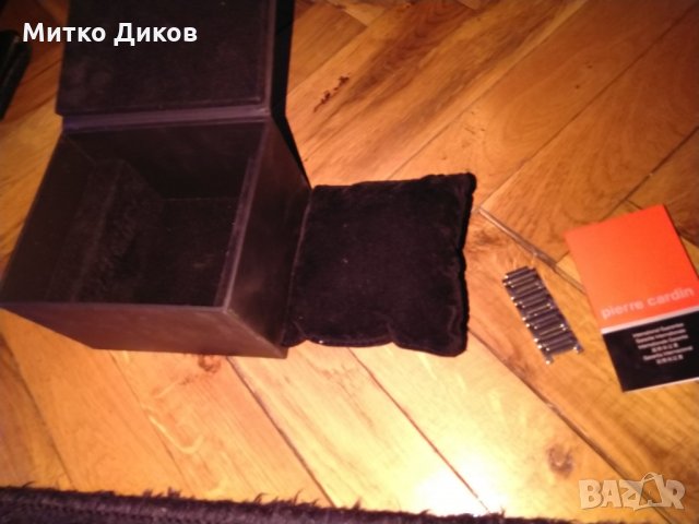 Кутия за часовник Пиер Карден -възглавничка -инструкция -резервни звена за верижка, снимка 6 - Други - 26577560