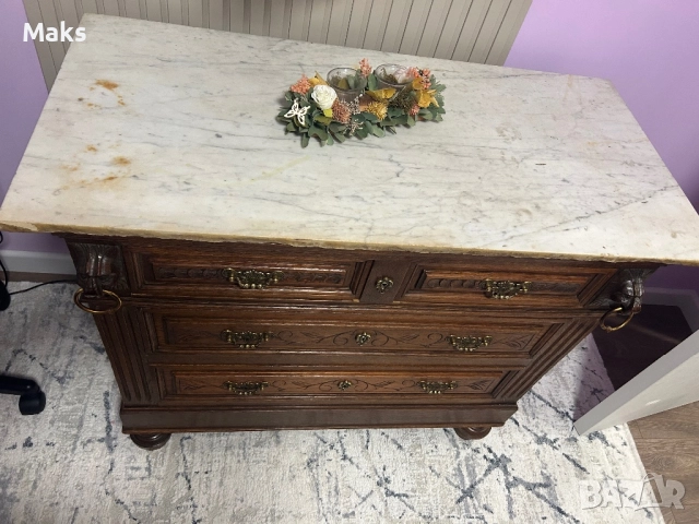 Старинен шкаф