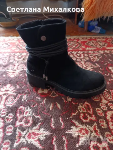 Продавам дамски къси боти 