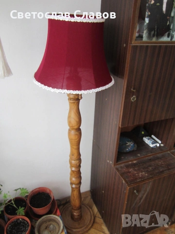 Висок лампион със стойка от червен американски дъб с различни шапки 5, снимка 2 - Лампиони - 53582185