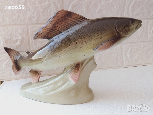 Прекрасна огромна порцеланова фигура (риба)на фирма Роял Дукс(Royal Dux), снимка 3 - Антикварни и старинни предмети - 52637901