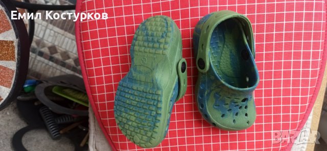 Продавам детски джапанки/кроксове - 25/26 , но отговарят на 27/28, снимка 2 - Детски джапанки - 37828914