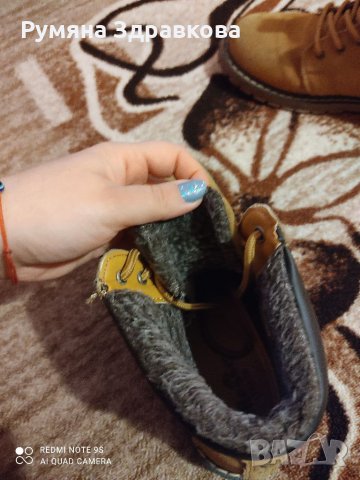 Продавам НОВИ оригинални бежови велурени боти Ellesse и черни кожени боти 39 номер, снимка 2 - Дамски боти - 30933319