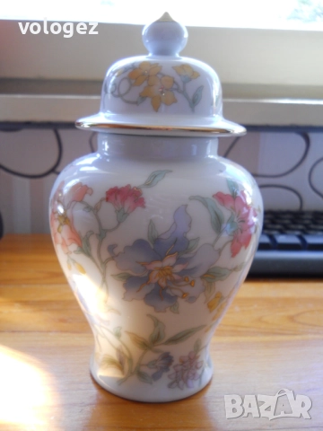 Колекционерски порцеланови вази, снимка 14 - Антикварни и старинни предмети - 49413047