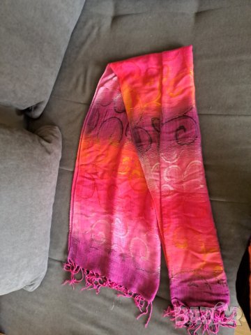 Дамски шал с ресни цикламени цветове, снимка 2 - Шалове - 43005792