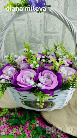  Кошничка с 11 рози от креп хартия!!, снимка 13 - Декорация за дома - 52924971