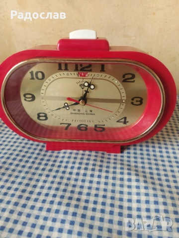 работещ стар будилник 