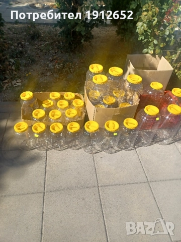 продава нови пластмасови буркани за консервирани храни.