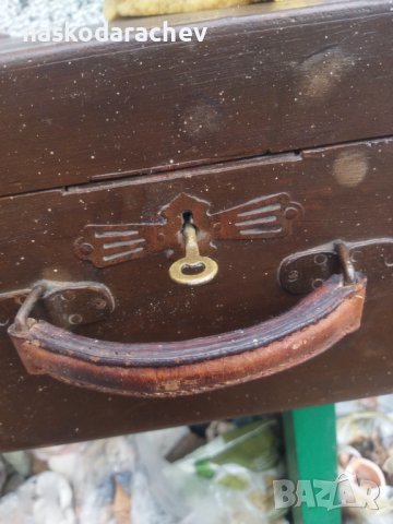 Дървен куфар със заключване и кожена дръжка , снимка 18 - Антикварни и старинни предмети - 43905101