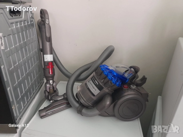 Прахосмукачка с контейнер Dyson Dc22, 1100 W , снимка 2 - Прахосмукачки - 52776523