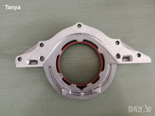 Капачка  / тяло заден семеринг колянов вал Polonez Fso Fiat 125p