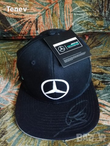 Mercedes Lewis Hamilton нова шапка с автограф AMG F1 Petronas Мерцедес Хамилтън , снимка 3 - Фен артикули - 37621320