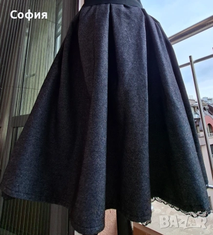 Черна,вълнена пола,р-р М/Л и ХЛ