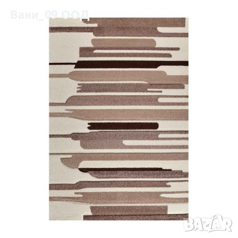Красив килим в кафявата гама 