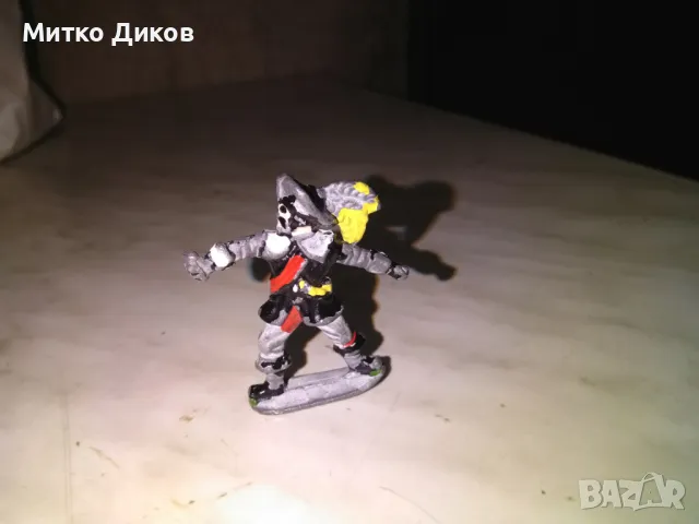 метална фигурка на пират на скейтборд Н-50мм и 42х7мм, снимка 2 - Фигурки - 48998995