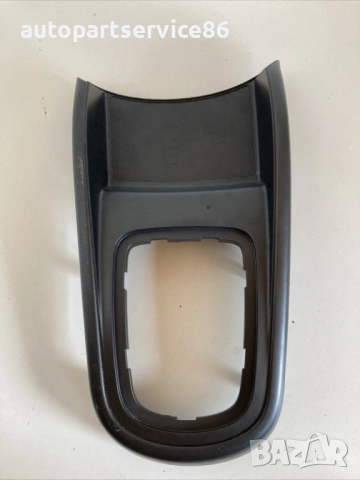 Облицовка около скоростния лост за KIA Soul 1.6 CRDi (2011) 84651-2K900