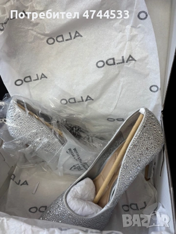 Сребърни обувки на висок ток