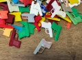 100 бр. Стари Соц. Играчки Фигурки моделчета пистолет пистолети, снимка 2